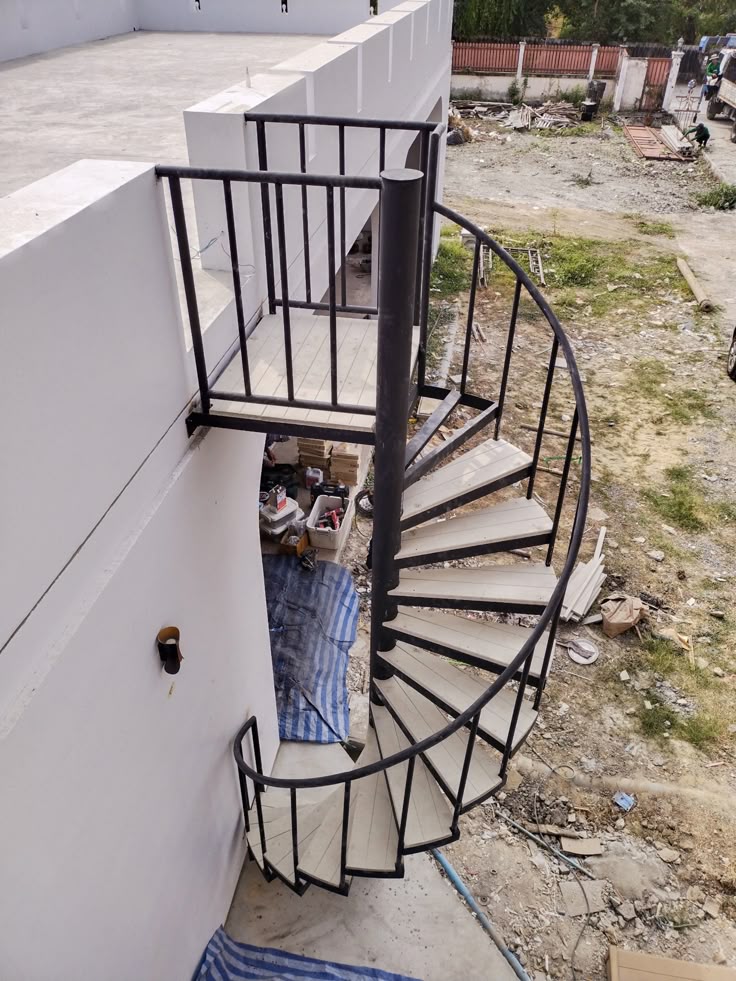 5+ Mẫu cầu thang sắt đẹp, tiết kiệm không gian cho nhà nhỏ